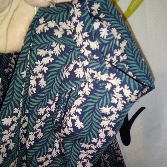 Skies are blue 3X Floral Blouse - Picture 6 of 7